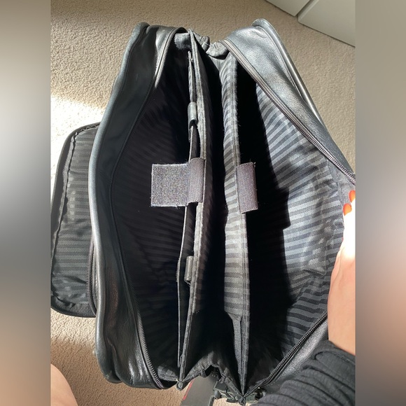 Tumi Classic Black Leather Briefcase/ Carry On Travel Bag - Picture 7 of 12